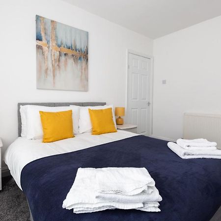 Connaught House - Wi-Fi, Parking, Contractors Villa Престън Екстериор снимка