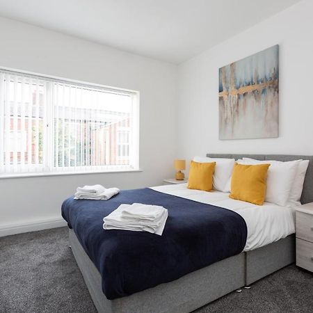 Connaught House - Wi-Fi, Parking, Contractors Villa Престън Екстериор снимка