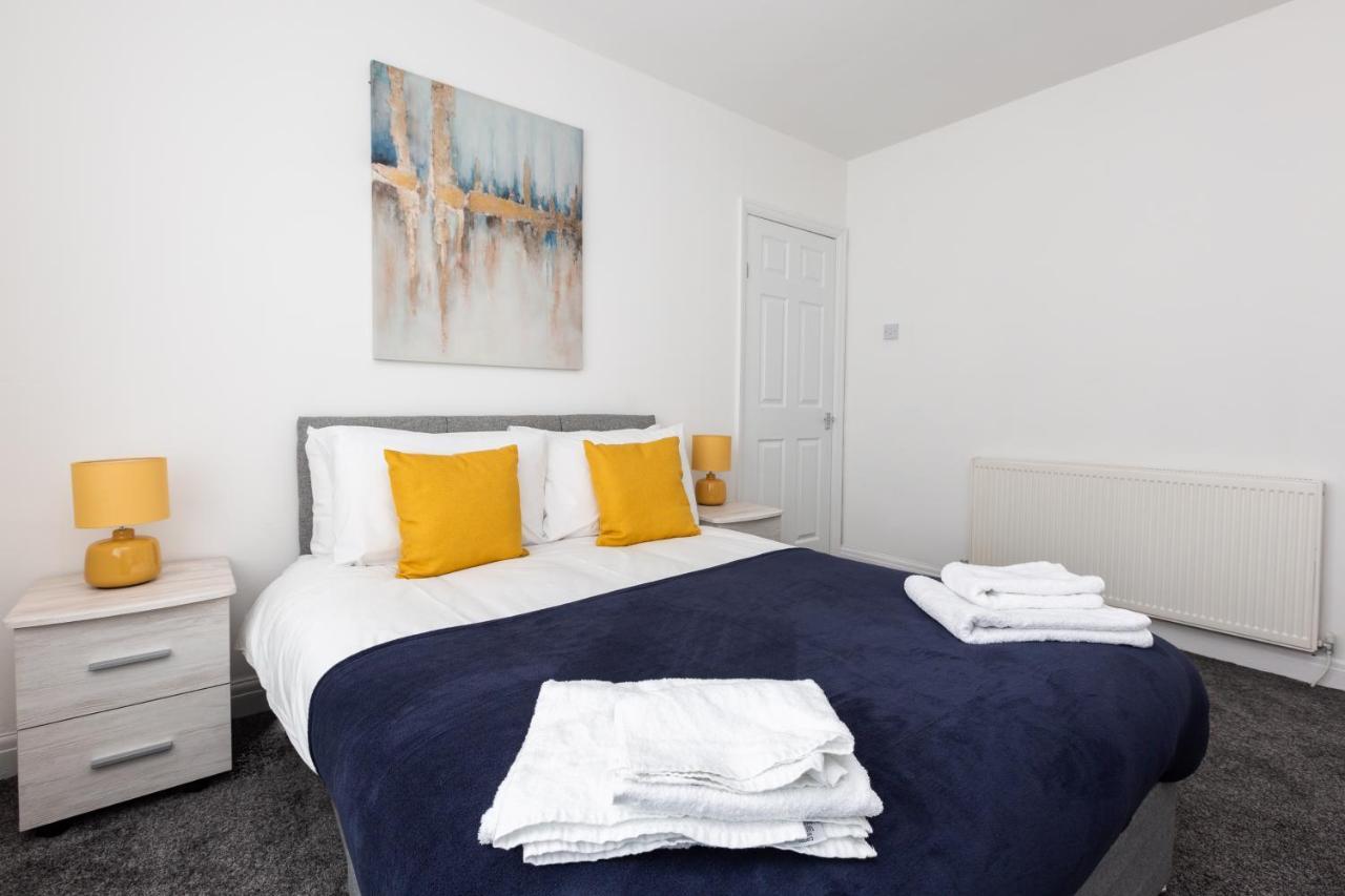 Connaught House - Wi-Fi, Parking, Contractors Villa Престън Екстериор снимка
