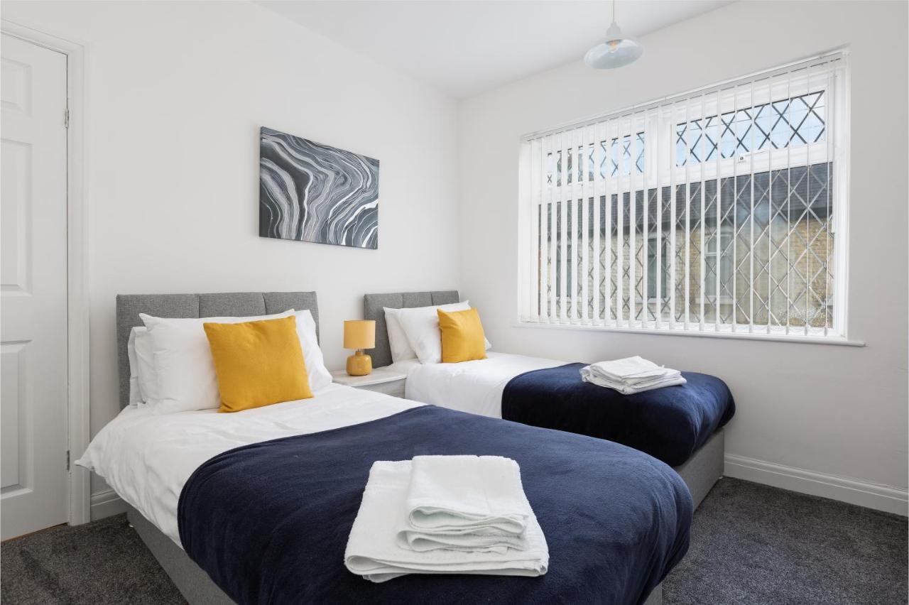 Connaught House - Wi-Fi, Parking, Contractors Villa Престън Екстериор снимка