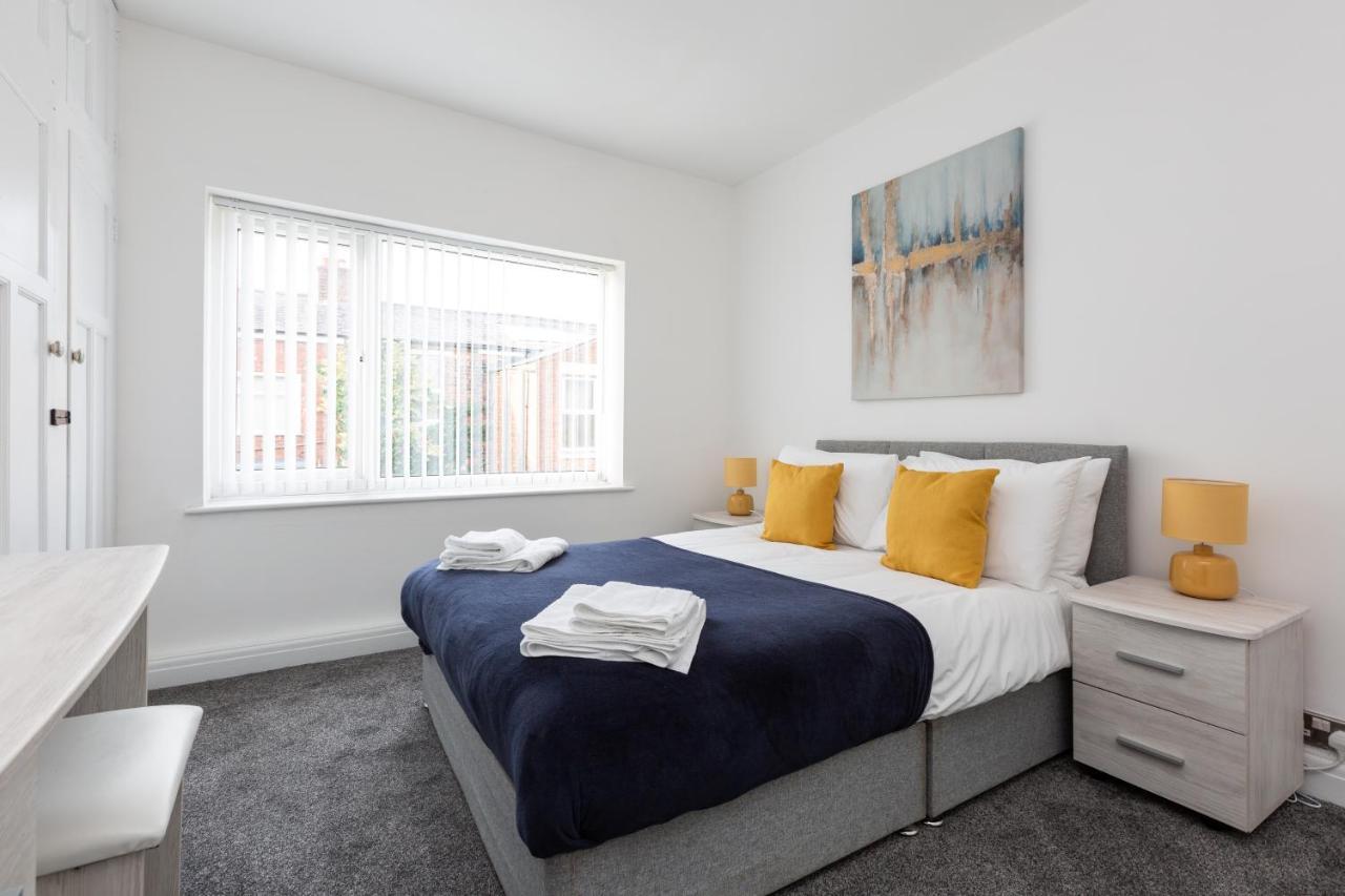 Connaught House - Wi-Fi, Parking, Contractors Villa Престън Екстериор снимка