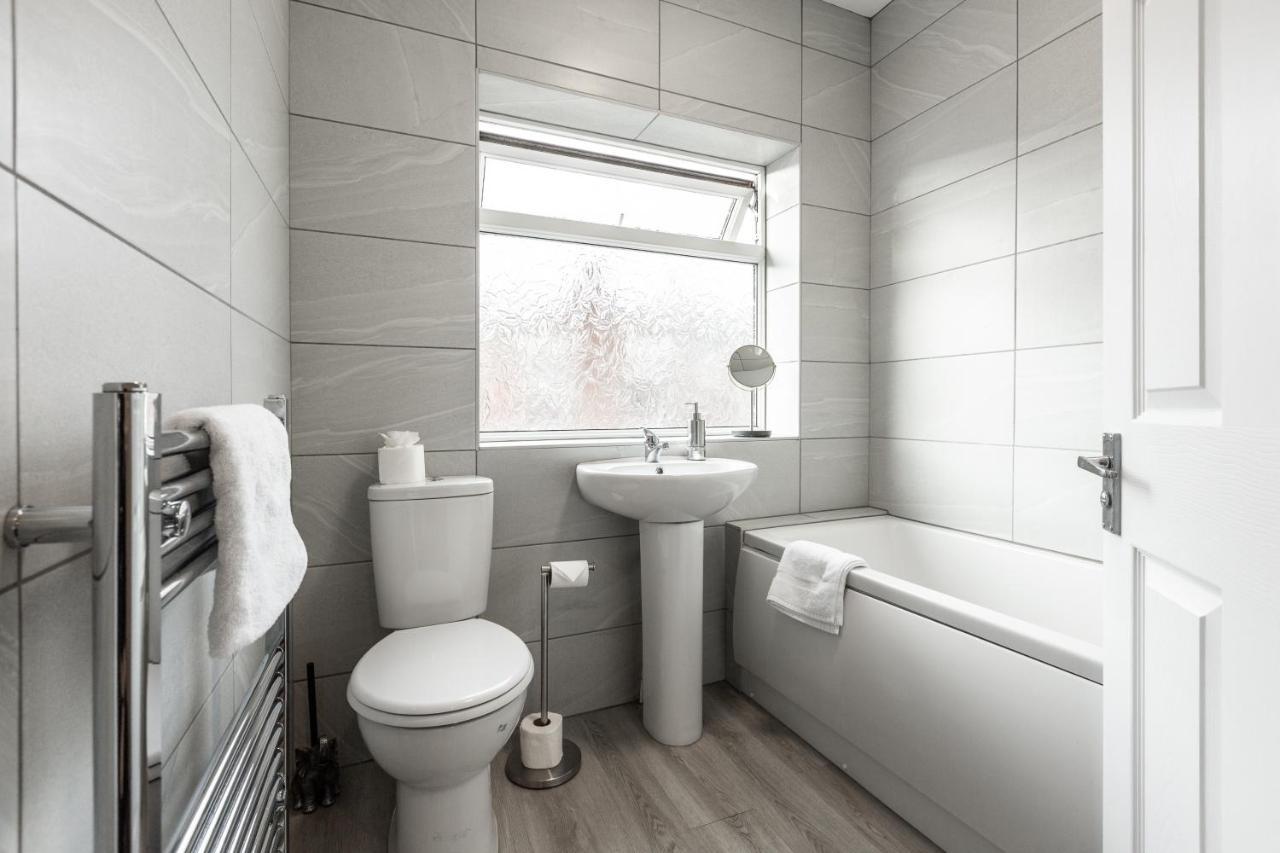 Connaught House - Wi-Fi, Parking, Contractors Villa Престън Екстериор снимка