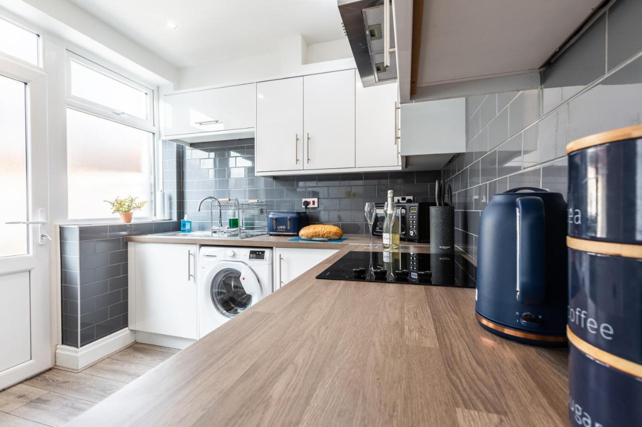 Connaught House - Wi-Fi, Parking, Contractors Villa Престън Екстериор снимка