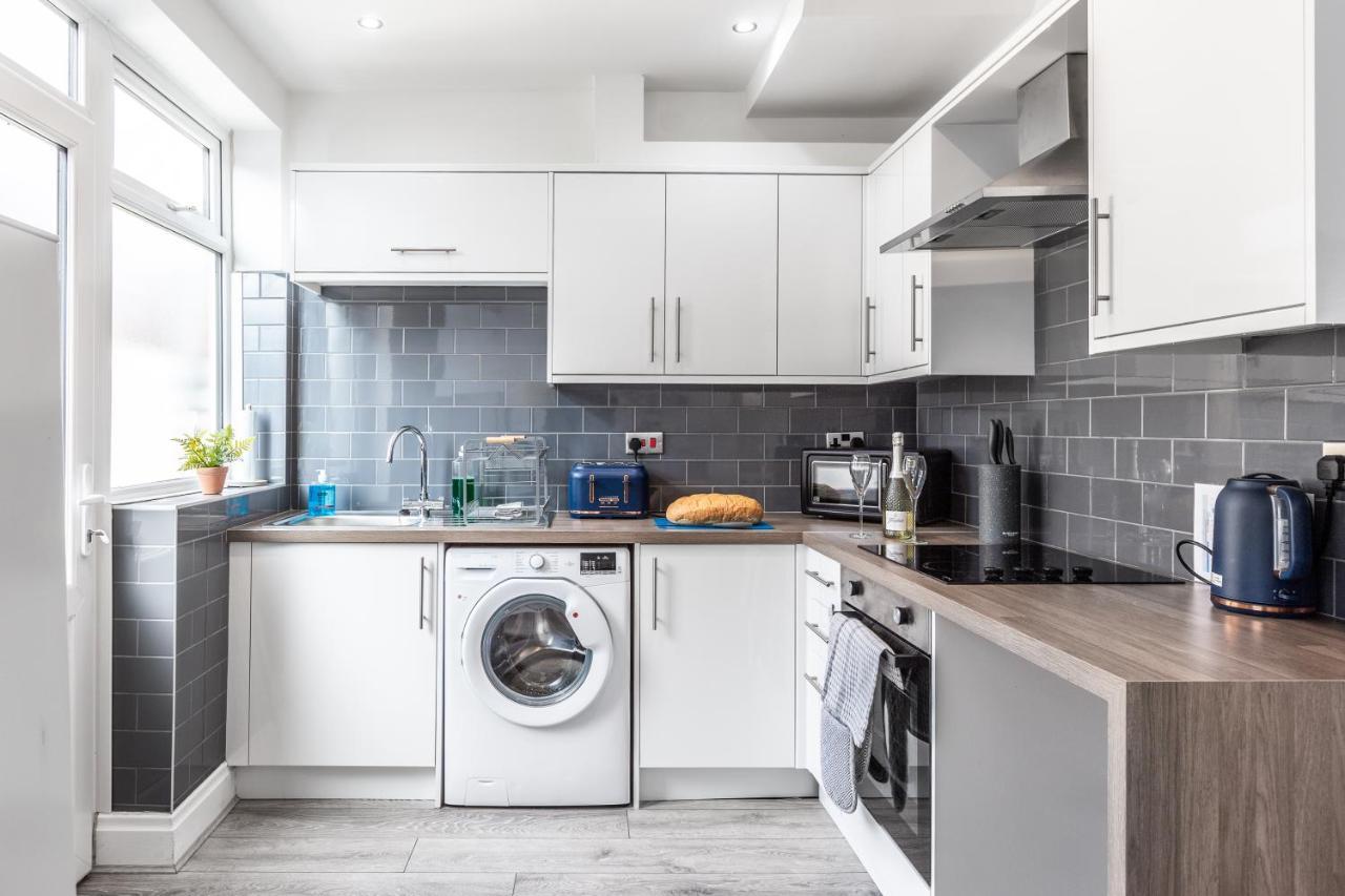 Connaught House - Wi-Fi, Parking, Contractors Villa Престън Екстериор снимка