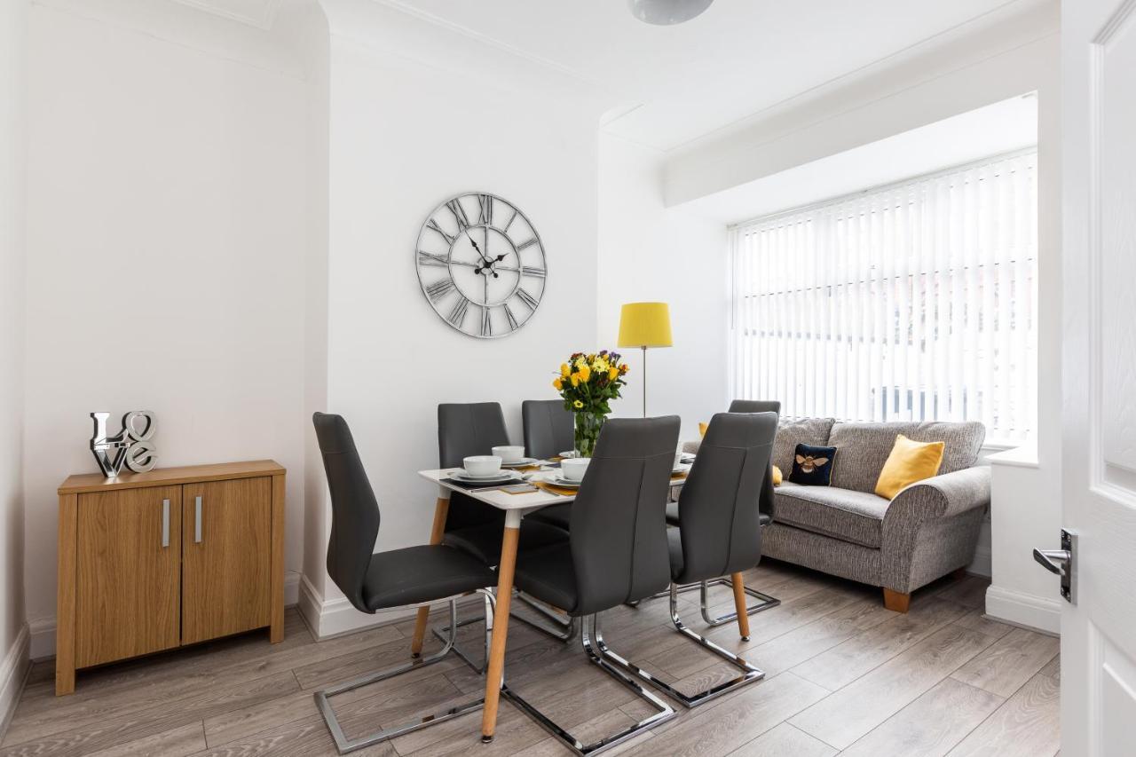 Connaught House - Wi-Fi, Parking, Contractors Villa Престън Екстериор снимка