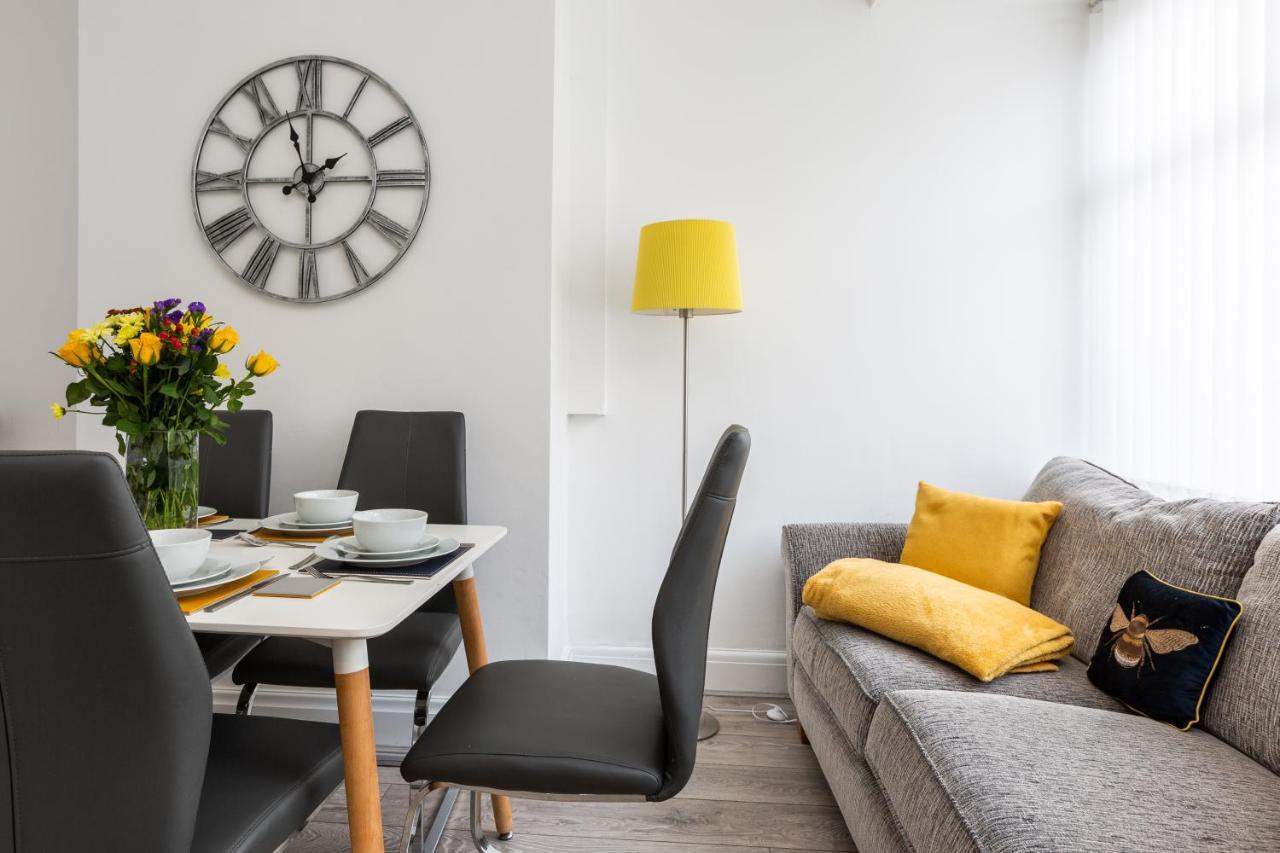 Connaught House - Wi-Fi, Parking, Contractors Villa Престън Екстериор снимка