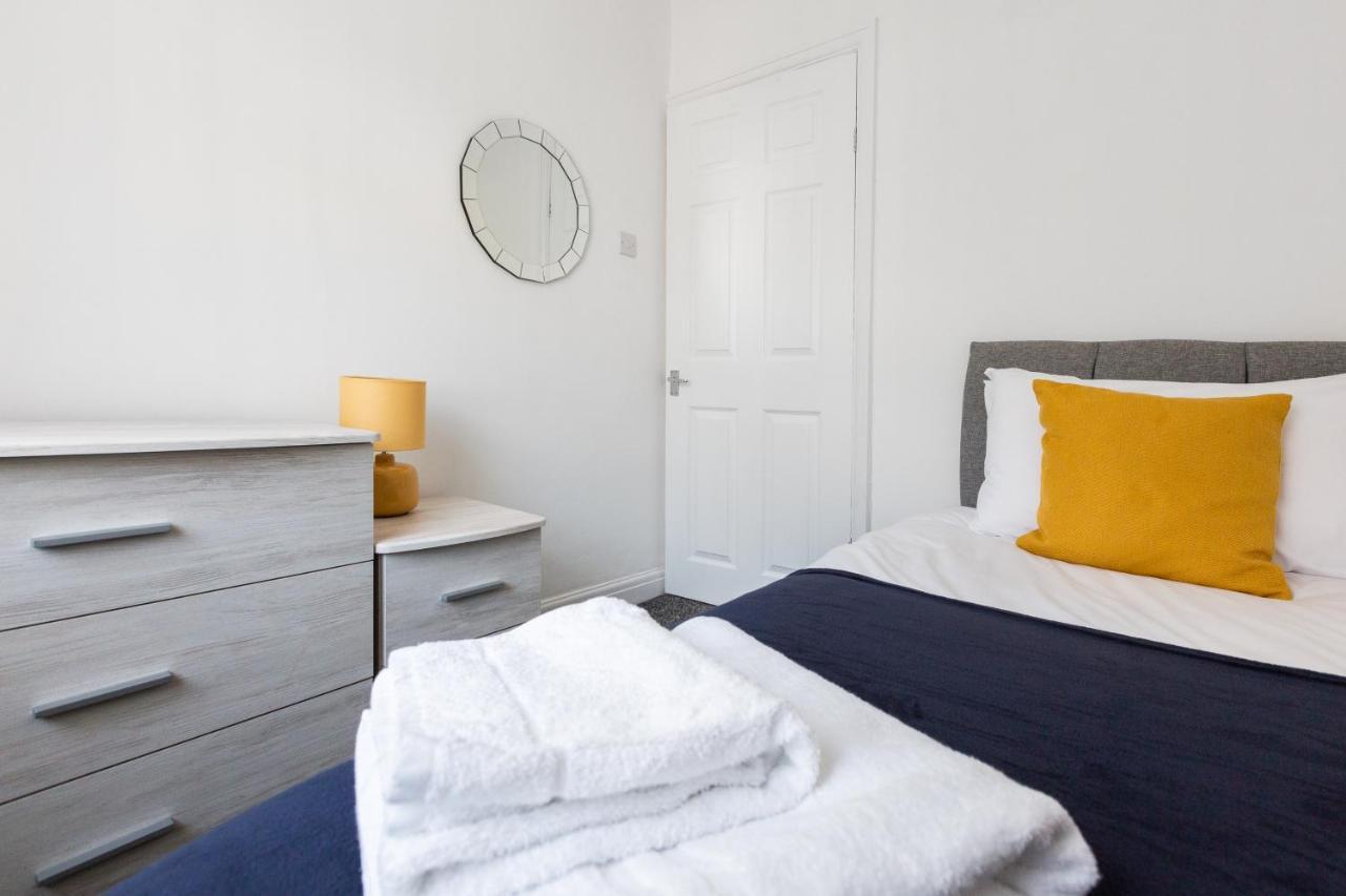 Connaught House - Wi-Fi, Parking, Contractors Villa Престън Екстериор снимка